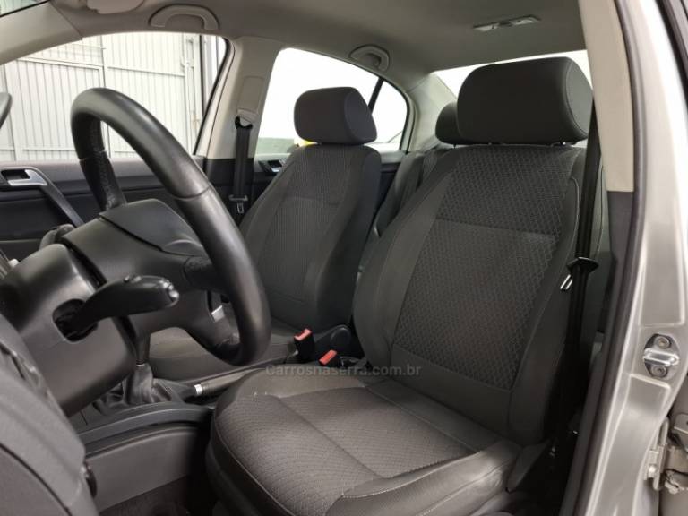 VOLKSWAGEN - POLO - 2012/2013 - Prata - R$ 46.900,00
