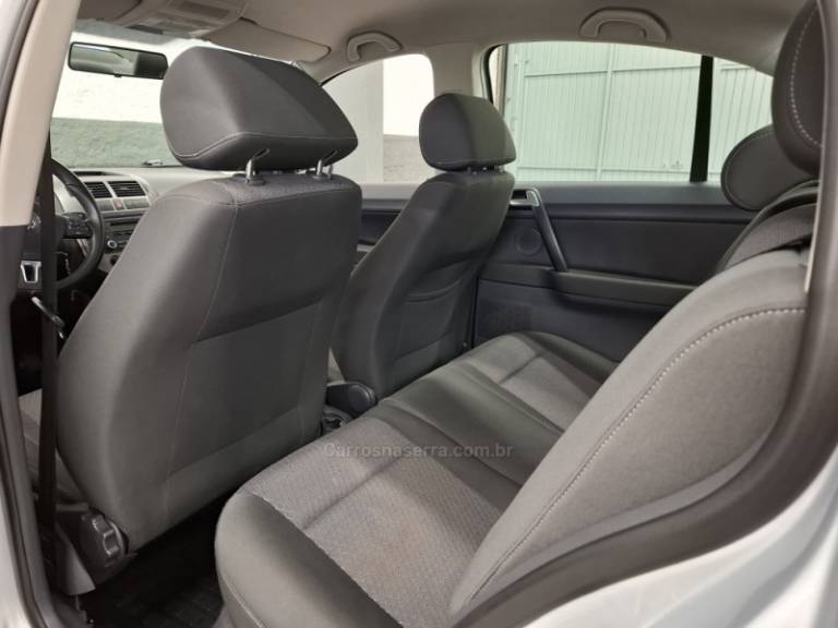 VOLKSWAGEN - POLO - 2012/2013 - Prata - R$ 46.900,00