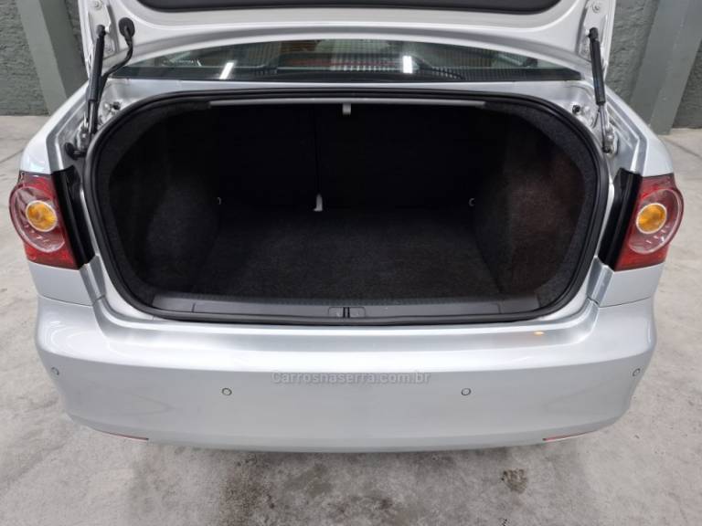 VOLKSWAGEN - POLO - 2012/2013 - Prata - R$ 46.900,00