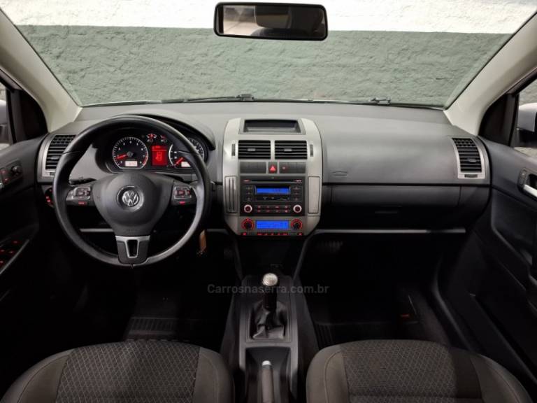 VOLKSWAGEN - POLO - 2012/2013 - Prata - R$ 46.900,00